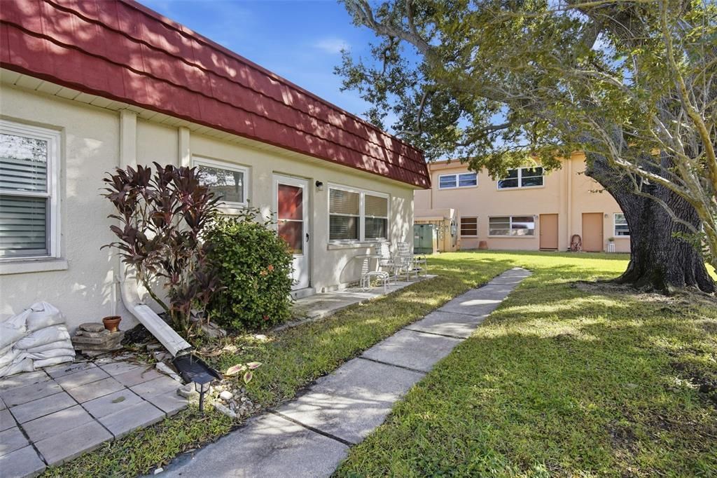 For Sale: $154,900 (2 beds, 2 baths, 1260 Square Feet)