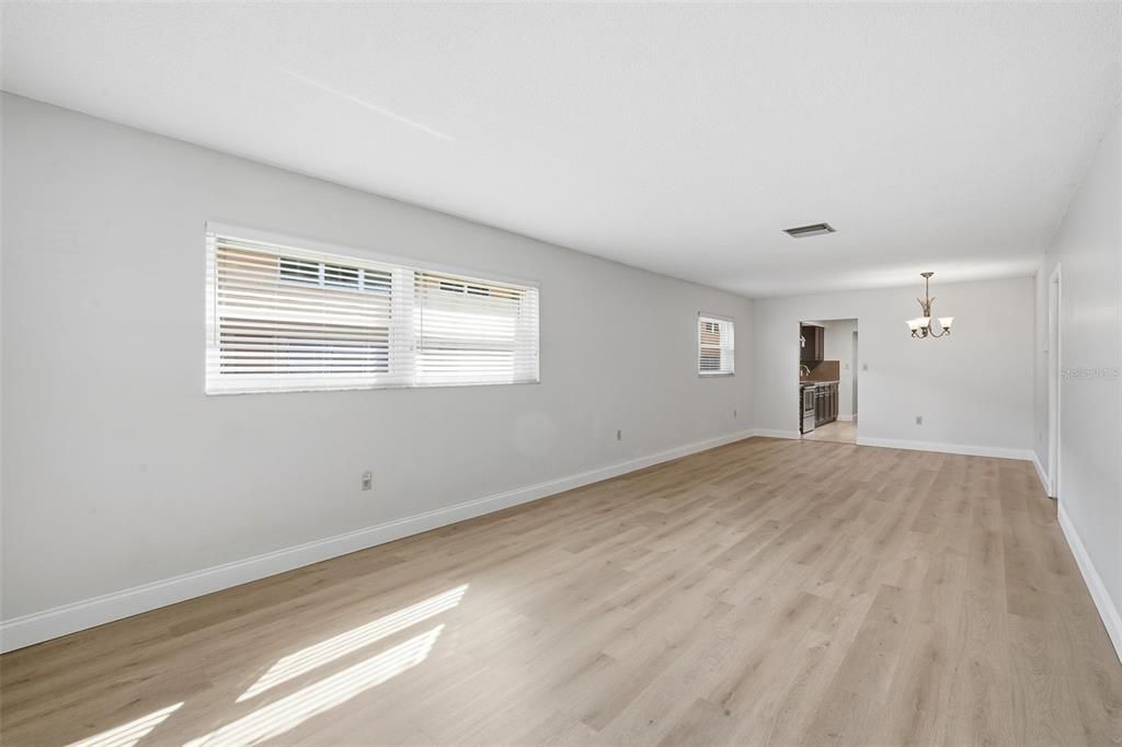 For Sale: $154,900 (2 beds, 2 baths, 1260 Square Feet)