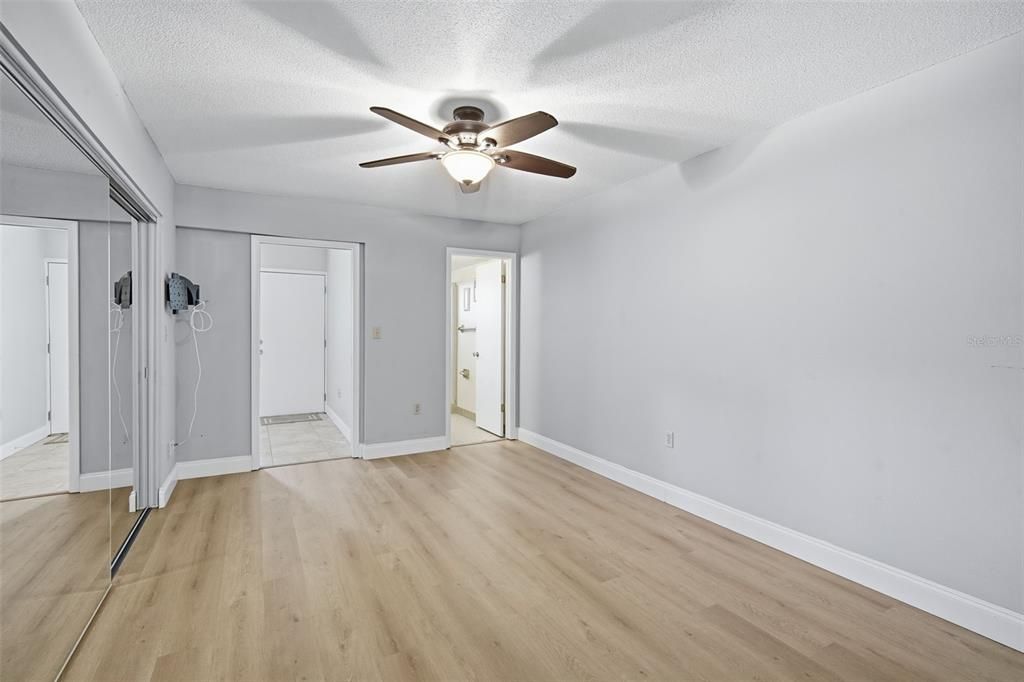 For Sale: $154,900 (2 beds, 2 baths, 1260 Square Feet)