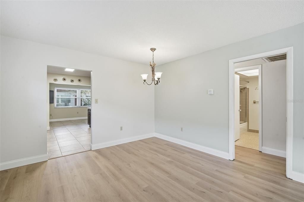 For Sale: $154,900 (2 beds, 2 baths, 1260 Square Feet)