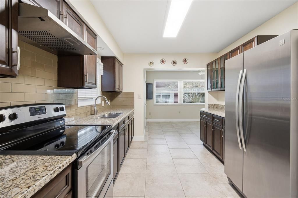 For Sale: $154,900 (2 beds, 2 baths, 1260 Square Feet)