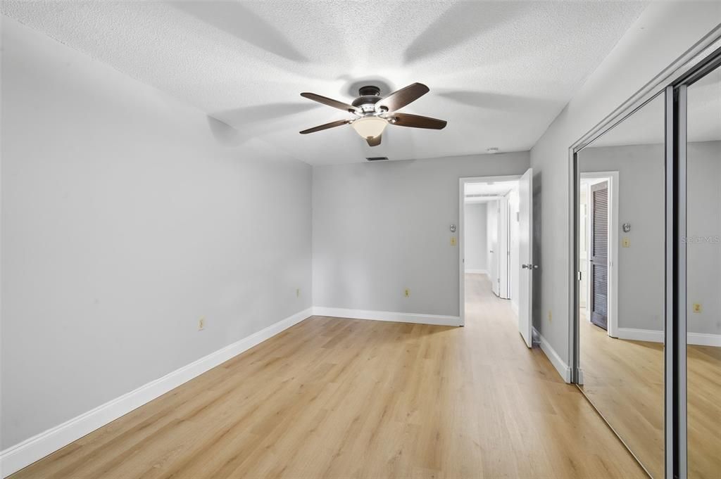 For Sale: $154,900 (2 beds, 2 baths, 1260 Square Feet)