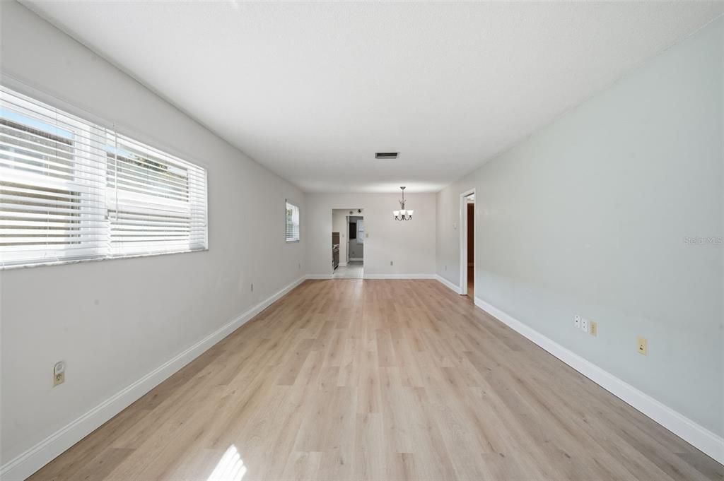 For Sale: $154,900 (2 beds, 2 baths, 1260 Square Feet)