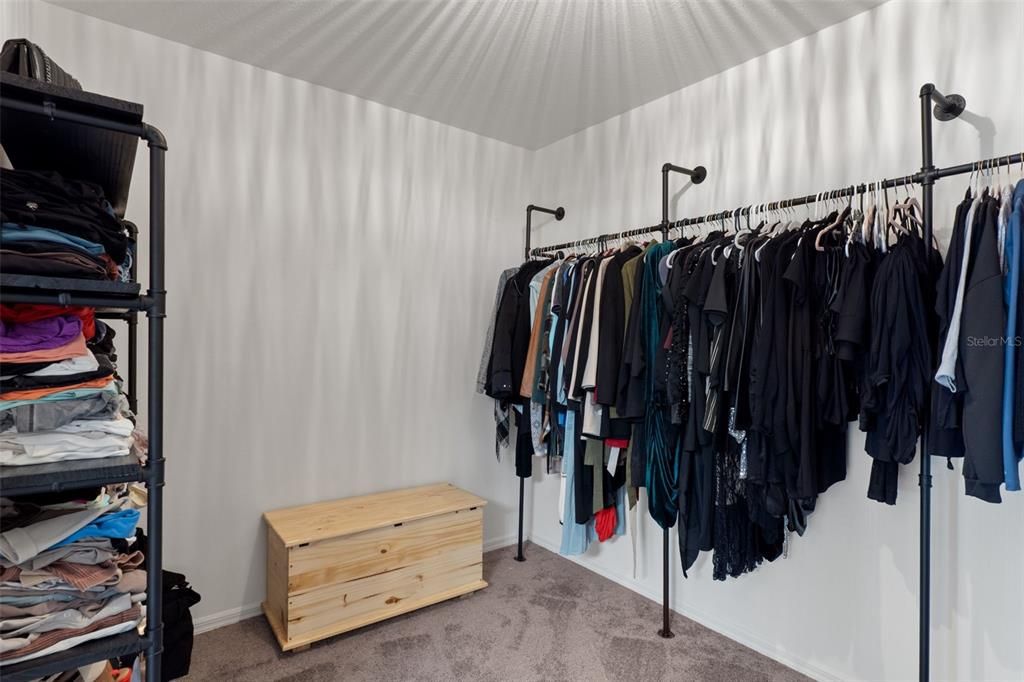 待售: $450,000 (4 贝兹, 3 浴室, 2438 平方英尺)