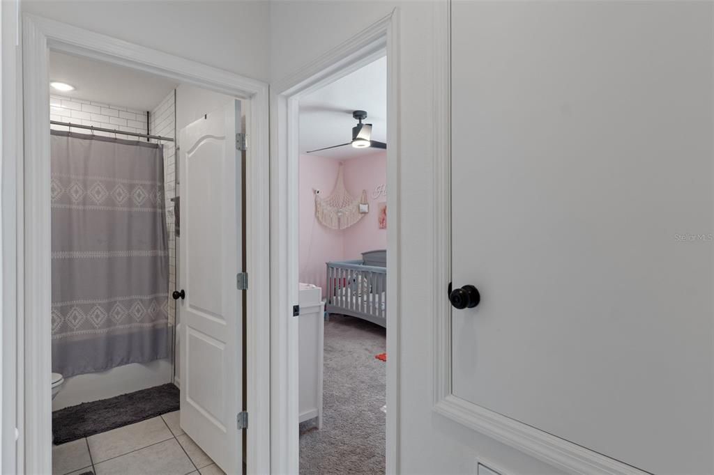 待售: $450,000 (4 贝兹, 3 浴室, 2438 平方英尺)