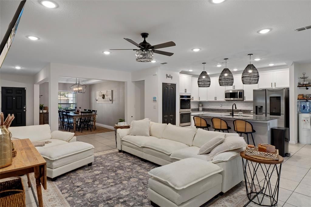 待售: $450,000 (4 贝兹, 3 浴室, 2438 平方英尺)