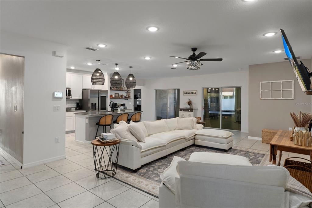 待售: $450,000 (4 贝兹, 3 浴室, 2438 平方英尺)