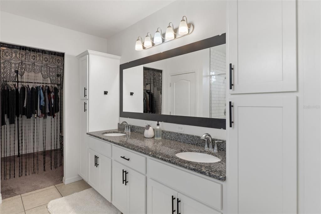 待售: $450,000 (4 贝兹, 3 浴室, 2438 平方英尺)