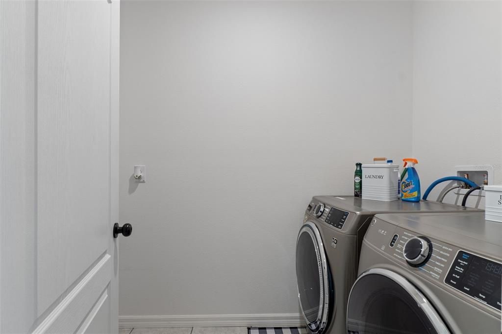 待售: $450,000 (4 贝兹, 3 浴室, 2438 平方英尺)