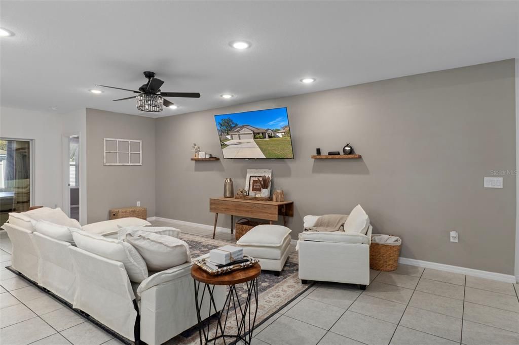 待售: $450,000 (4 贝兹, 3 浴室, 2438 平方英尺)