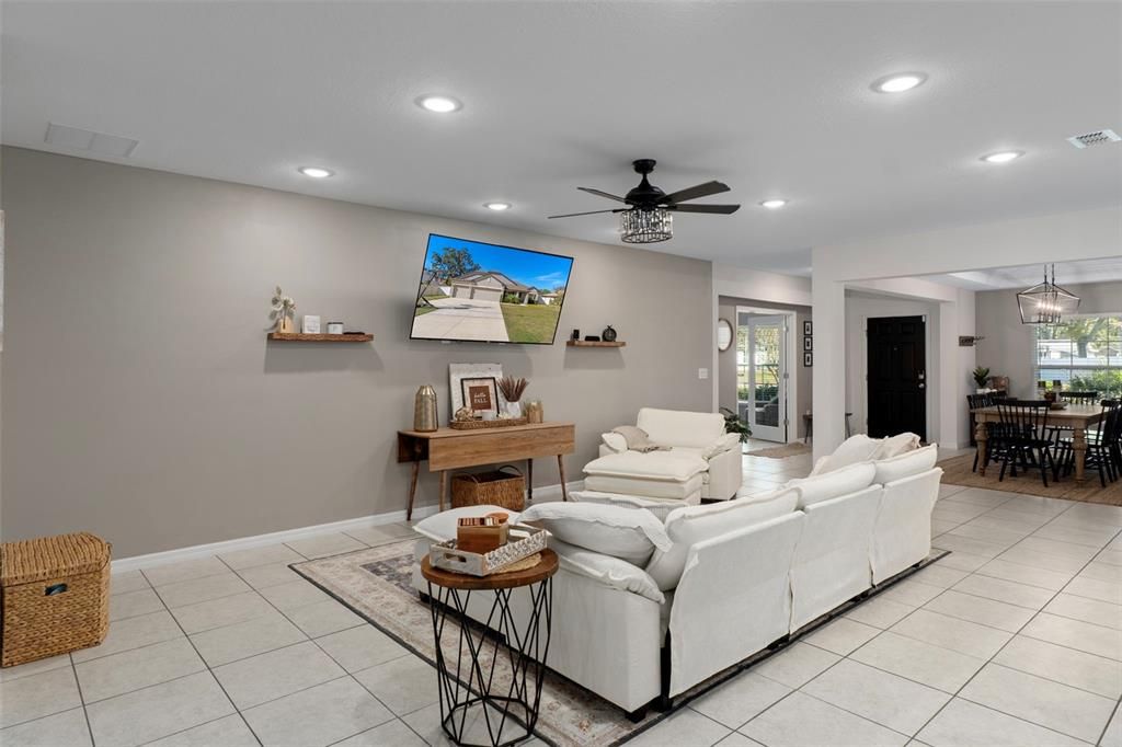 待售: $450,000 (4 贝兹, 3 浴室, 2438 平方英尺)