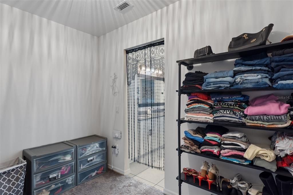 待售: $450,000 (4 贝兹, 3 浴室, 2438 平方英尺)