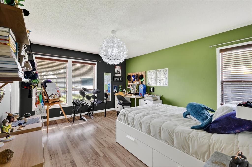 На продажу: $425,000 (3 спален, 2 ванн, 1901 Квадратных фут)