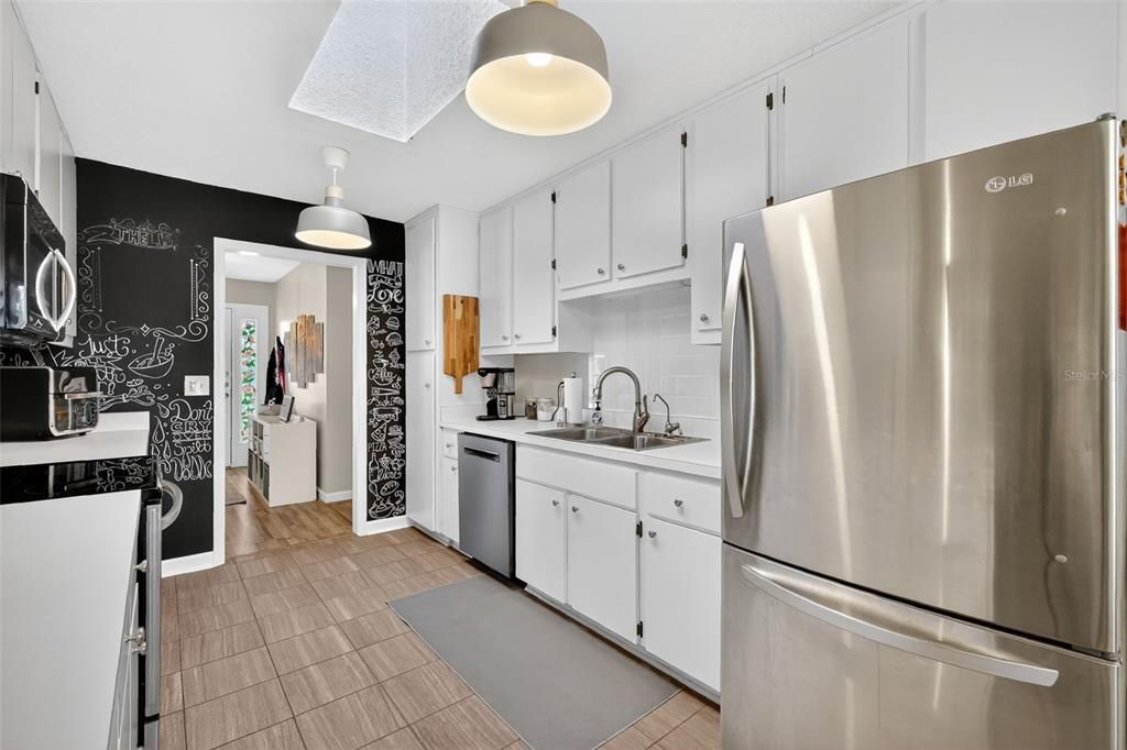 На продажу: $425,000 (3 спален, 2 ванн, 1901 Квадратных фут)