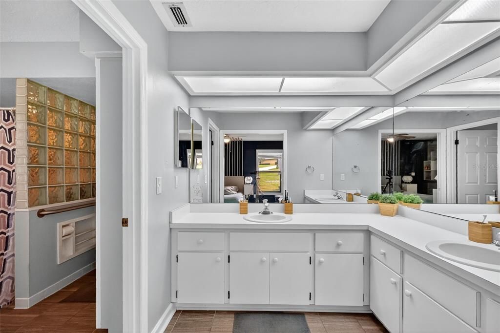 На продажу: $425,000 (3 спален, 2 ванн, 1901 Квадратных фут)