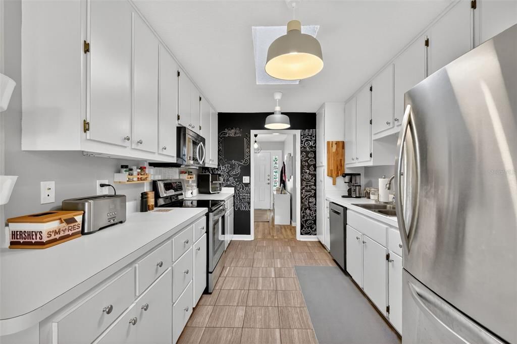 На продажу: $425,000 (3 спален, 2 ванн, 1901 Квадратных фут)