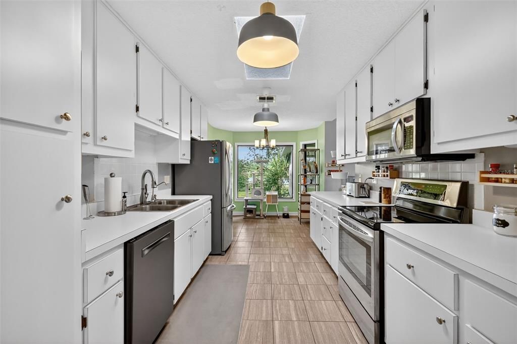 На продажу: $425,000 (3 спален, 2 ванн, 1901 Квадратных фут)