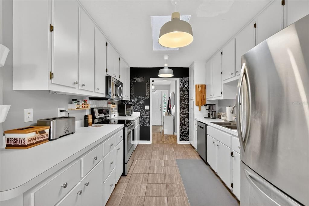 На продажу: $425,000 (3 спален, 2 ванн, 1901 Квадратных фут)