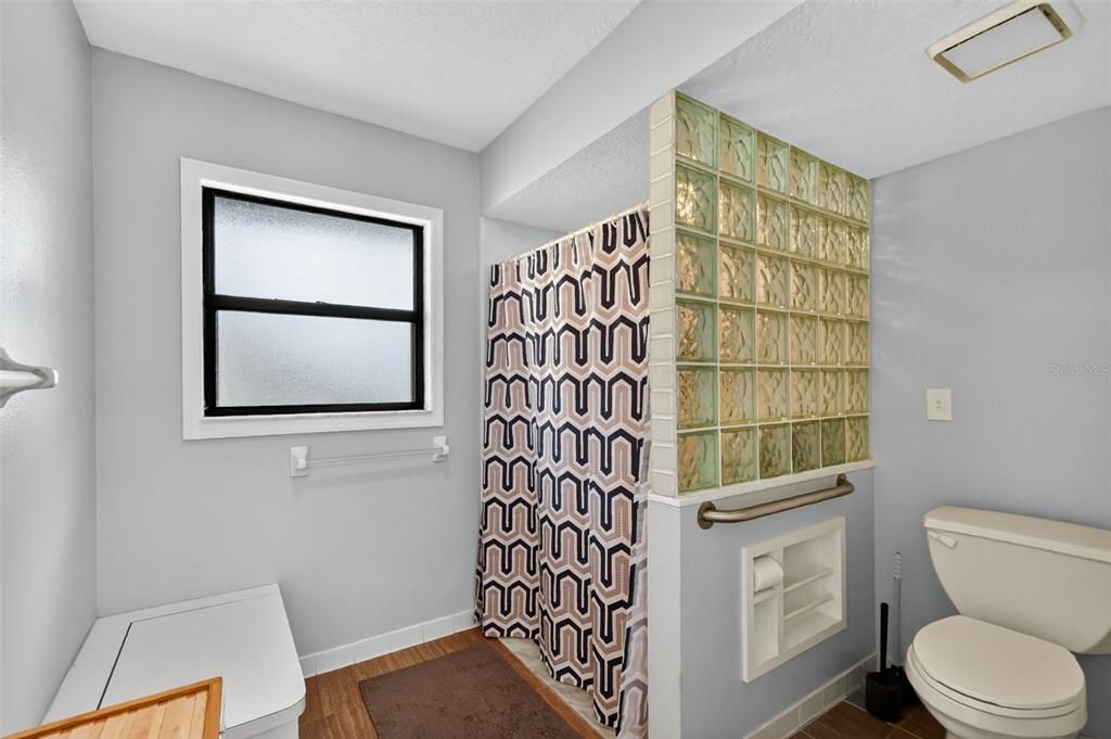 На продажу: $425,000 (3 спален, 2 ванн, 1901 Квадратных фут)