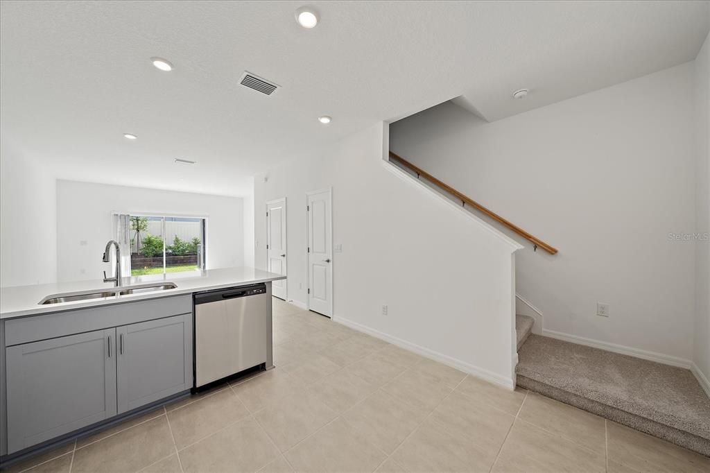 For Rent: $1,995 (2 beds, 2 baths, 1199 Square Feet)