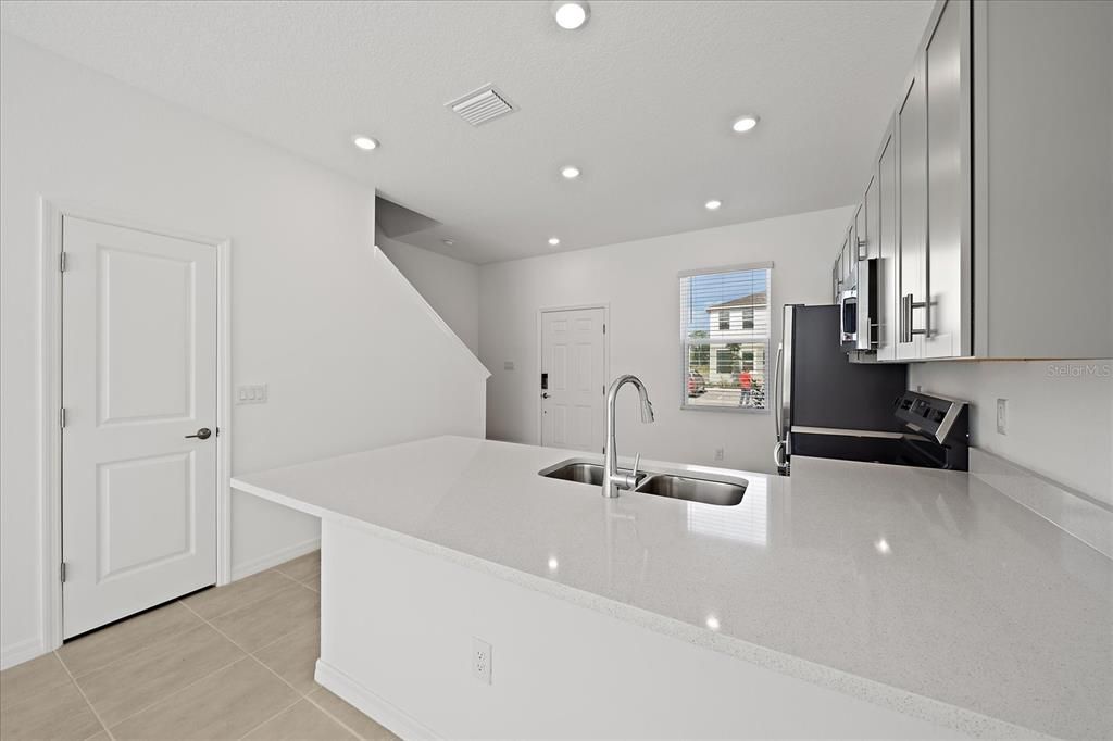 For Rent: $1,995 (2 beds, 2 baths, 1199 Square Feet)