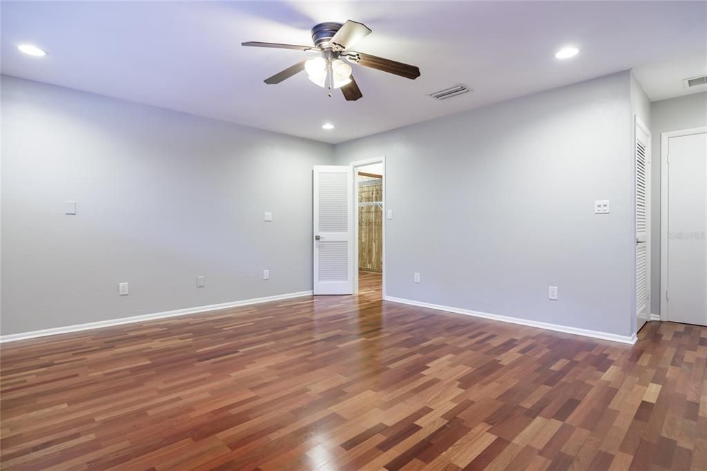 For Sale: $695,000 (5 beds, 4 baths, 4327 Square Feet)