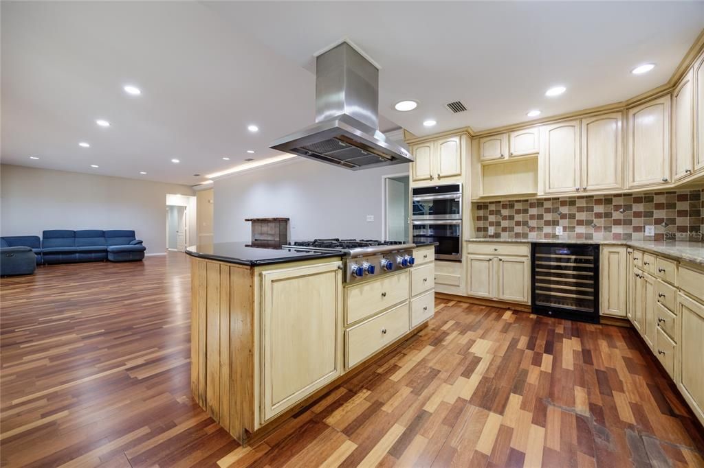 For Sale: $695,000 (5 beds, 4 baths, 4327 Square Feet)