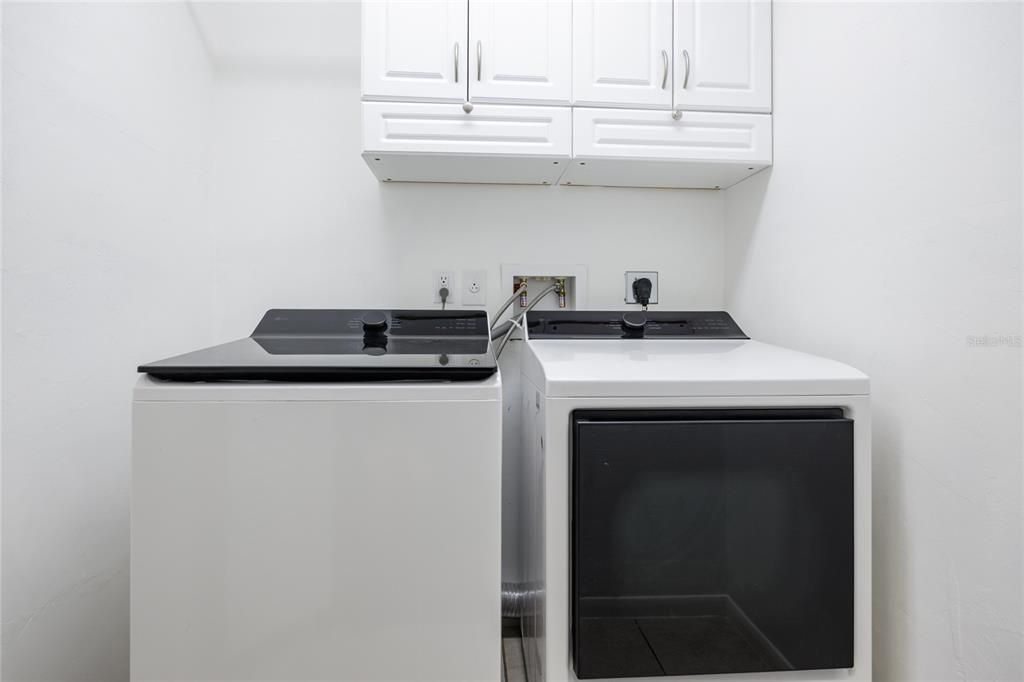 For Sale: $695,000 (5 beds, 4 baths, 4327 Square Feet)