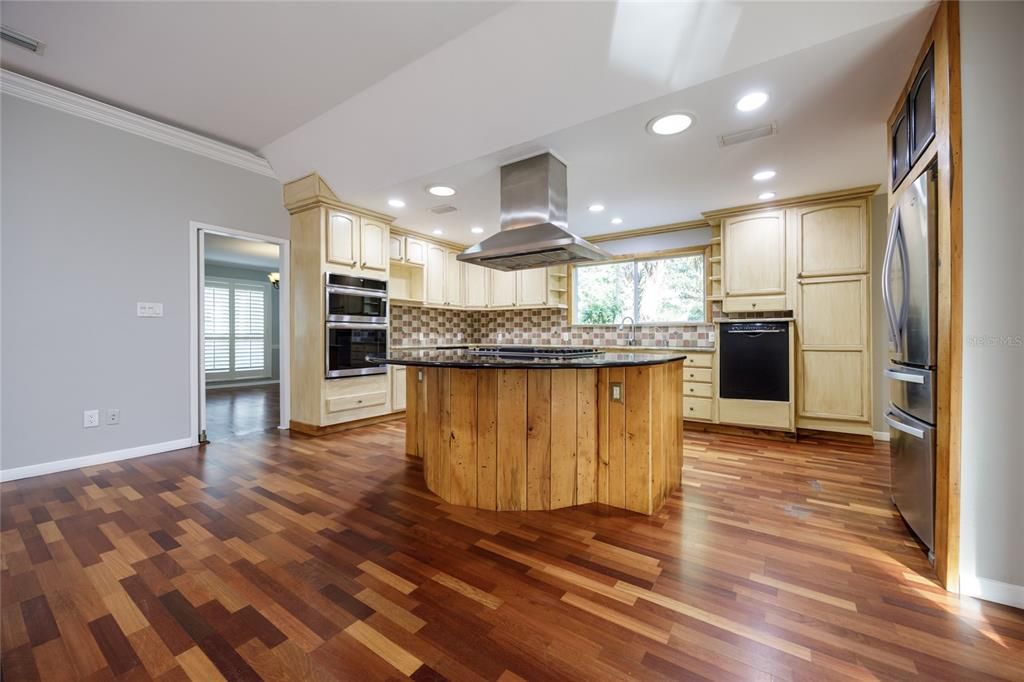 For Sale: $695,000 (5 beds, 4 baths, 4327 Square Feet)