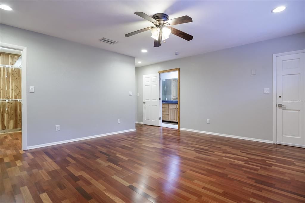 For Sale: $695,000 (5 beds, 4 baths, 4327 Square Feet)