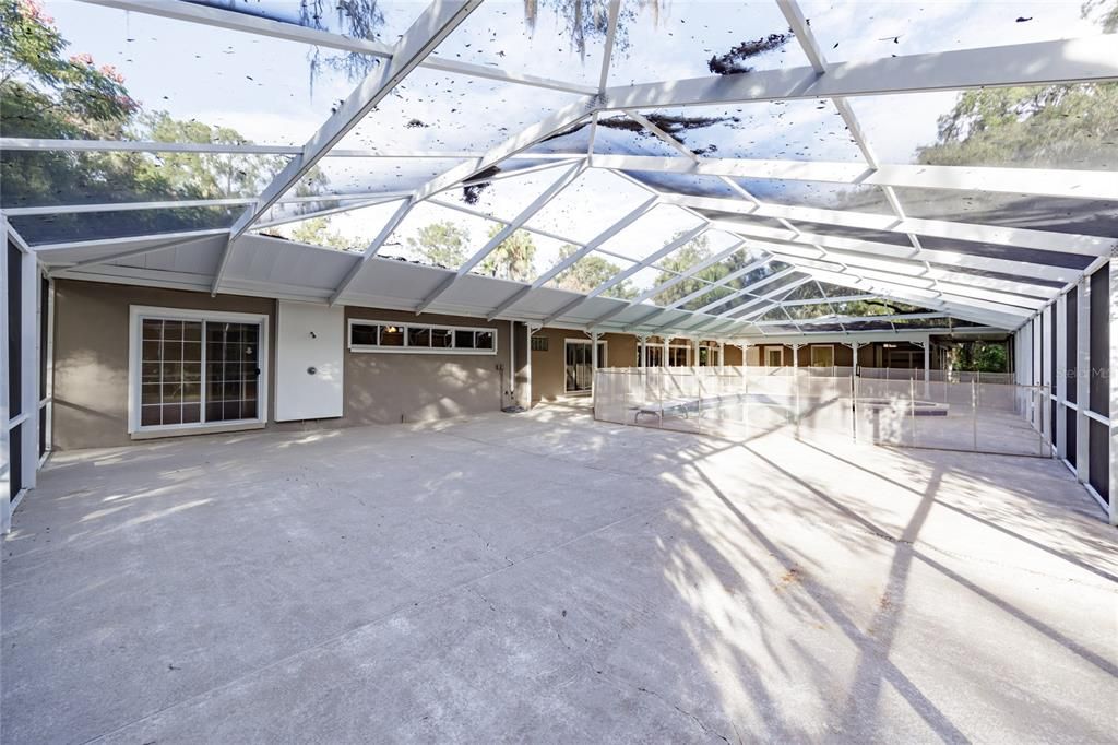 For Sale: $695,000 (5 beds, 4 baths, 4327 Square Feet)