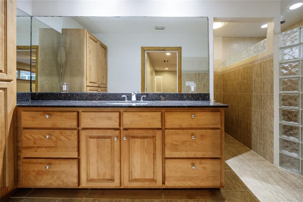 For Sale: $695,000 (5 beds, 4 baths, 4327 Square Feet)