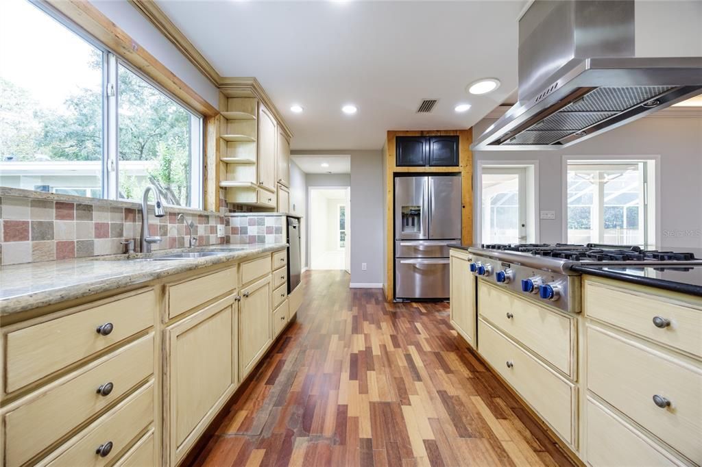 For Sale: $695,000 (5 beds, 4 baths, 4327 Square Feet)