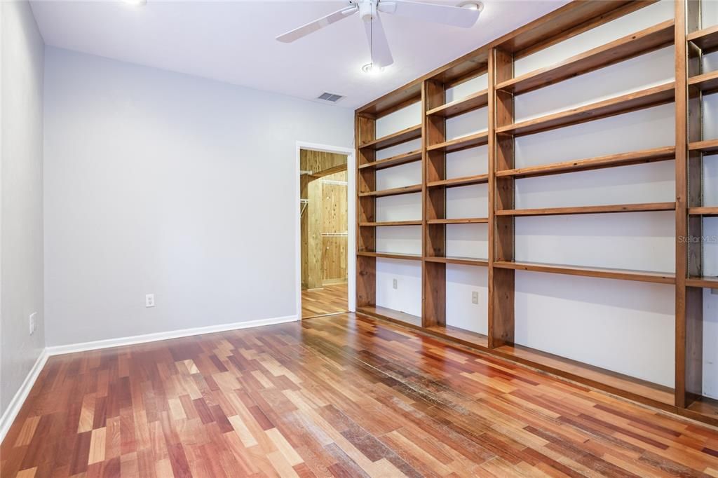 For Sale: $695,000 (5 beds, 4 baths, 4327 Square Feet)