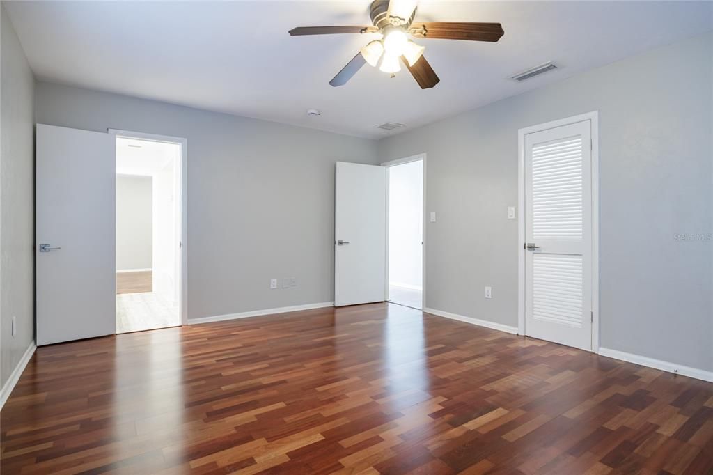 For Sale: $695,000 (5 beds, 4 baths, 4327 Square Feet)