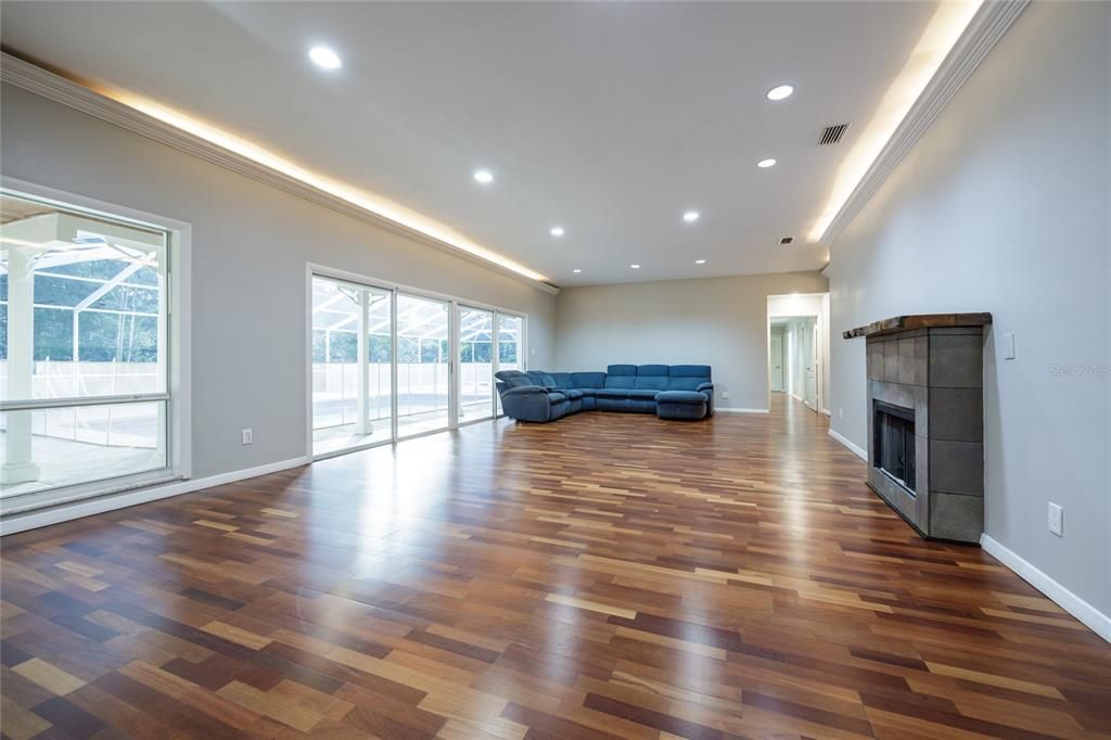 For Sale: $695,000 (5 beds, 4 baths, 4327 Square Feet)