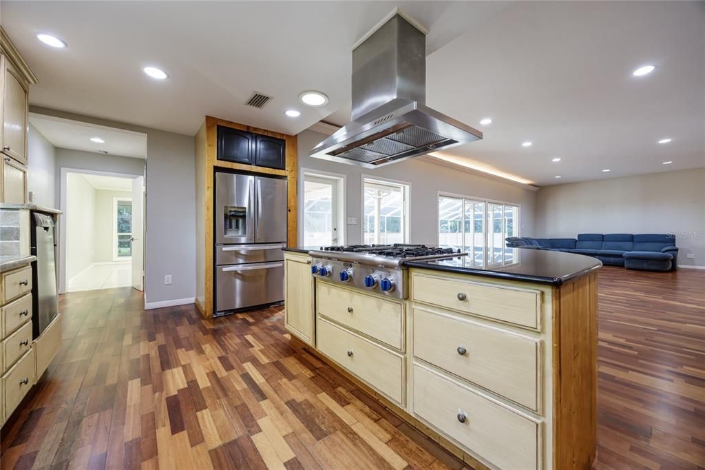 For Sale: $695,000 (5 beds, 4 baths, 4327 Square Feet)