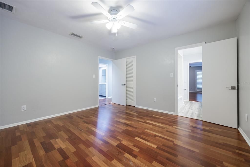 For Sale: $695,000 (5 beds, 4 baths, 4327 Square Feet)