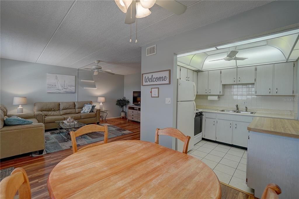 For Sale: $99,000 (1 beds, 1 baths, 874 Square Feet)