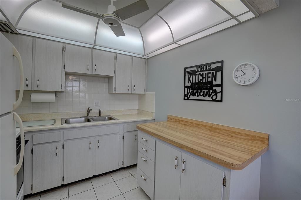 For Sale: $99,000 (1 beds, 1 baths, 874 Square Feet)