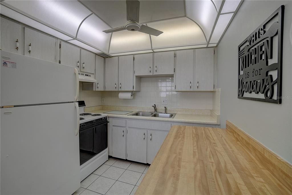 For Sale: $99,000 (1 beds, 1 baths, 874 Square Feet)