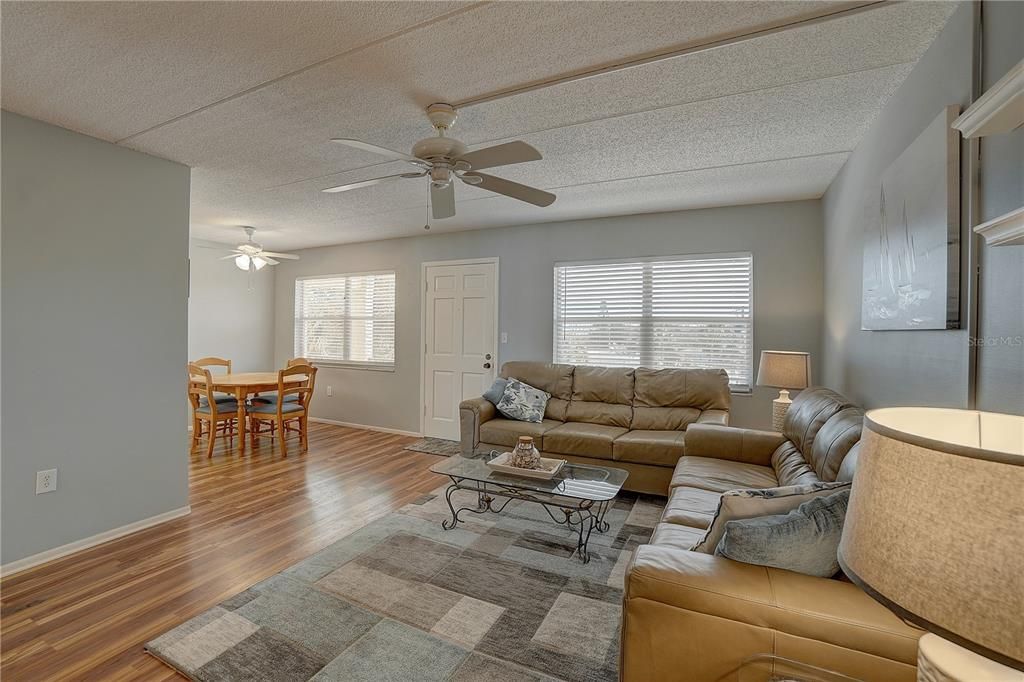 For Sale: $99,000 (1 beds, 1 baths, 874 Square Feet)