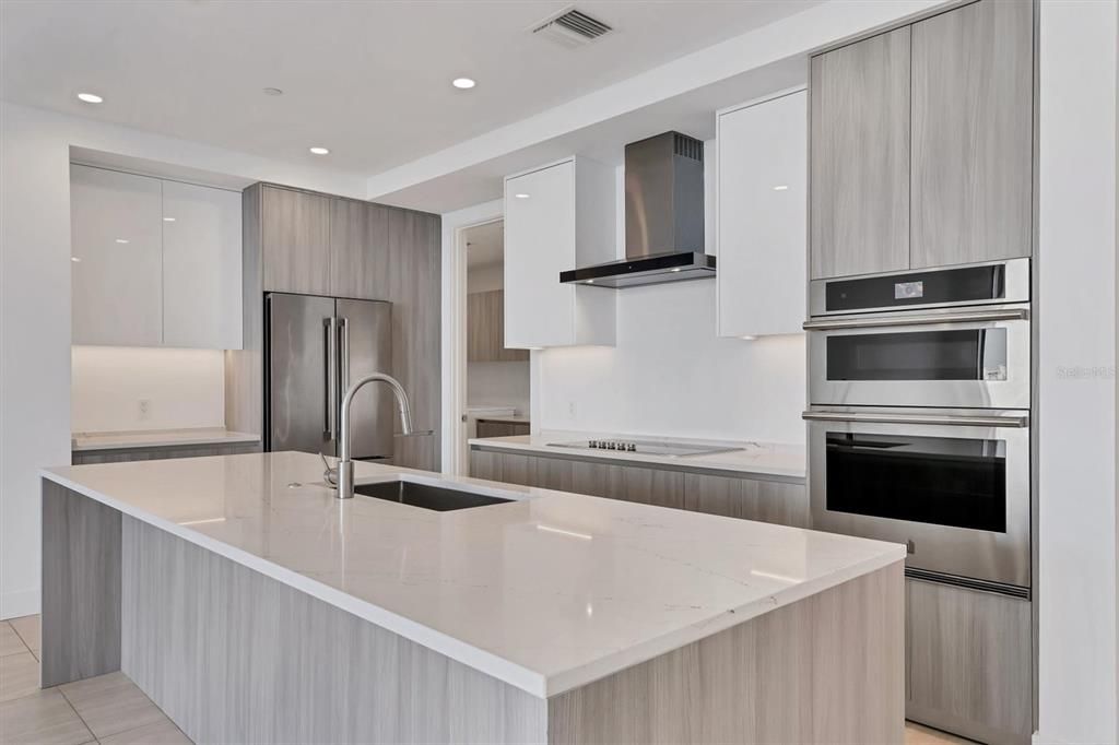 For Rent: $7,500 (2 beds, 3 baths, 1811 Square Feet)