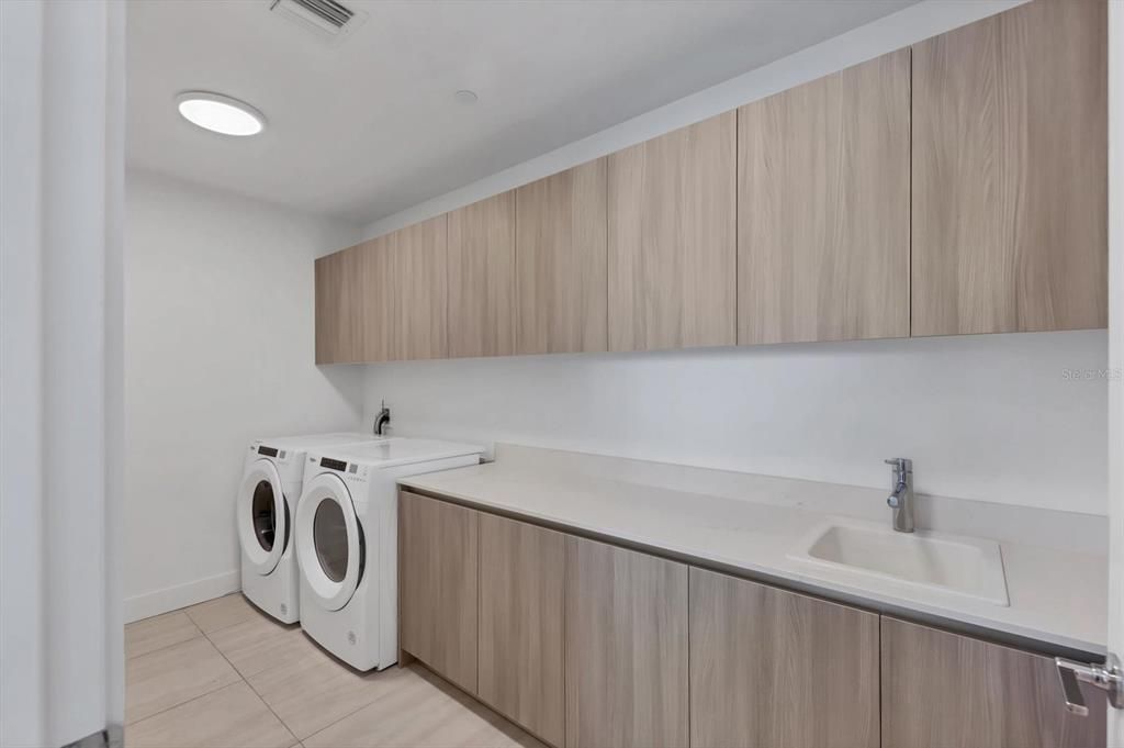 For Rent: $7,500 (2 beds, 3 baths, 1811 Square Feet)