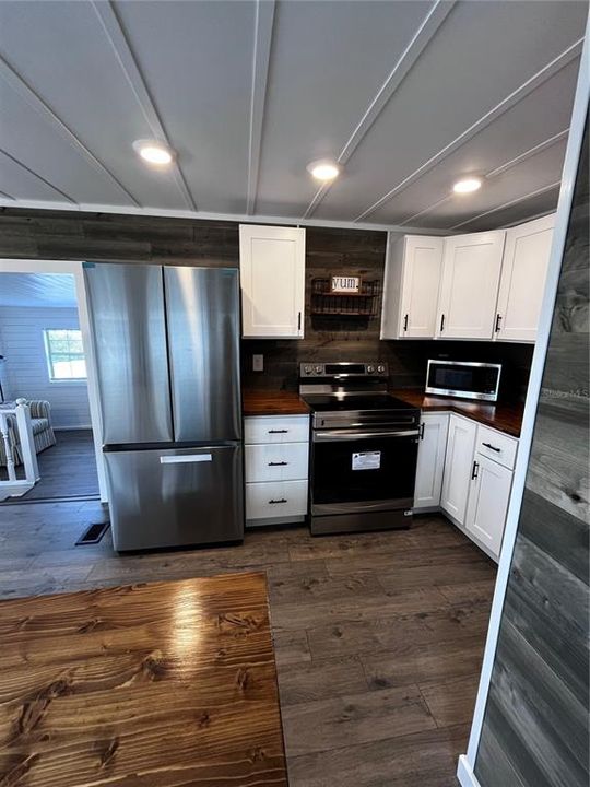 На продажу: $174,900 (2 спален, 1 ванн, 770 Квадратных фут)