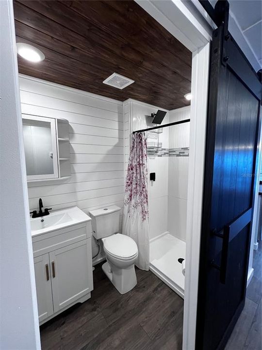 На продажу: $174,900 (2 спален, 1 ванн, 770 Квадратных фут)