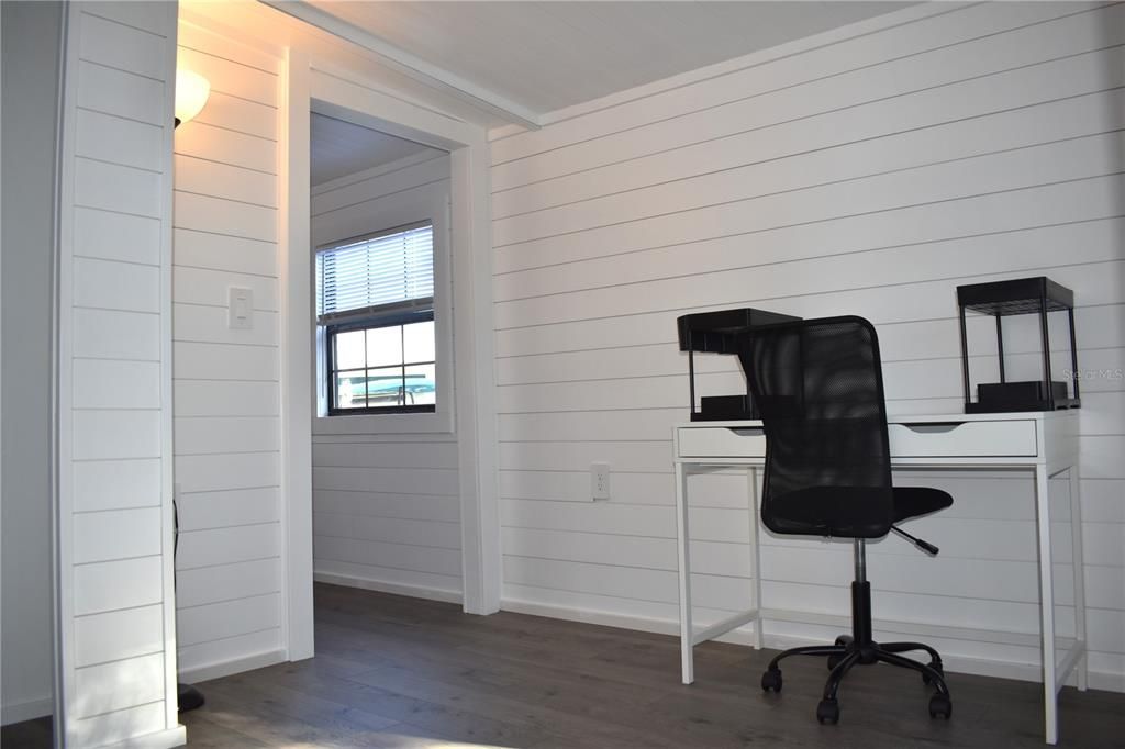 На продажу: $174,900 (2 спален, 1 ванн, 770 Квадратных фут)