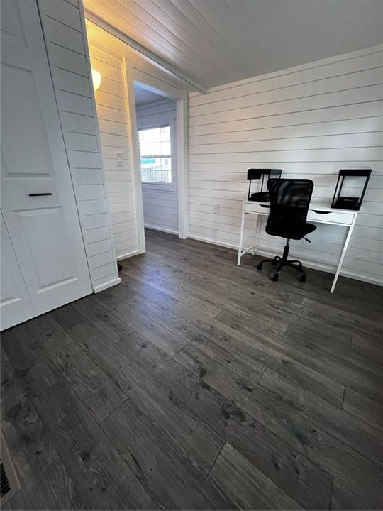 На продажу: $174,900 (2 спален, 1 ванн, 770 Квадратных фут)