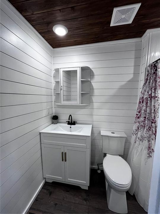 На продажу: $174,900 (2 спален, 1 ванн, 770 Квадратных фут)