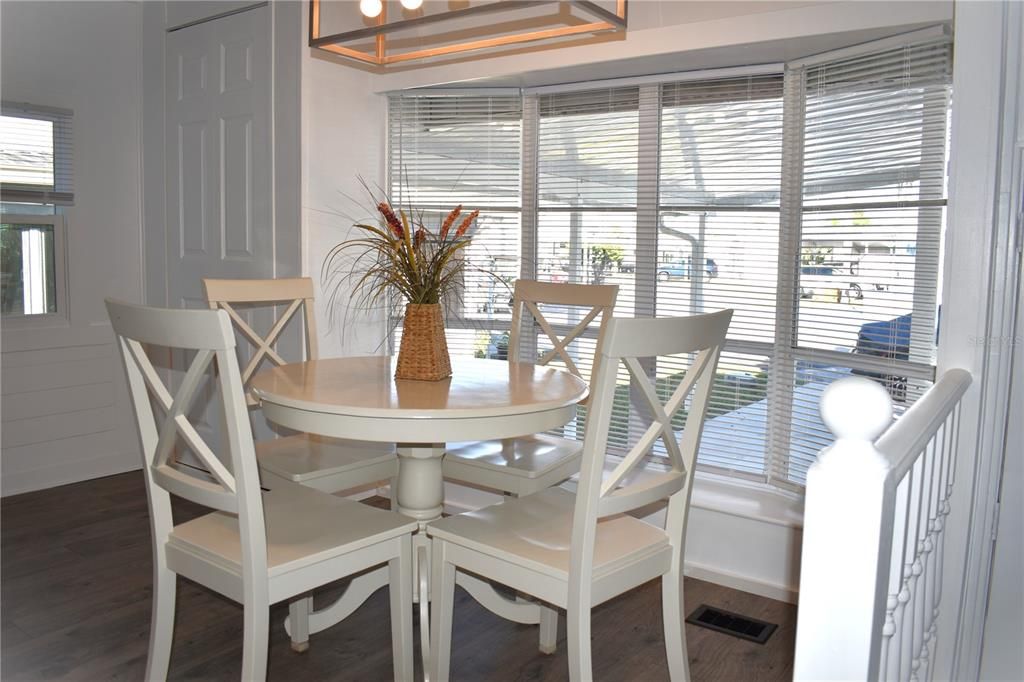 На продажу: $174,900 (2 спален, 1 ванн, 770 Квадратных фут)